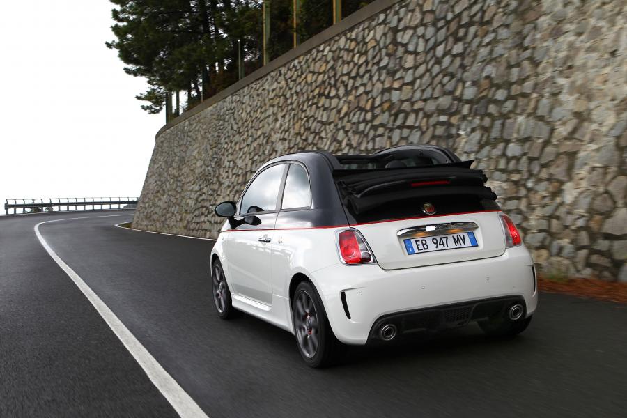  Abarth 500C 2010 года  (фото 28 из 48)